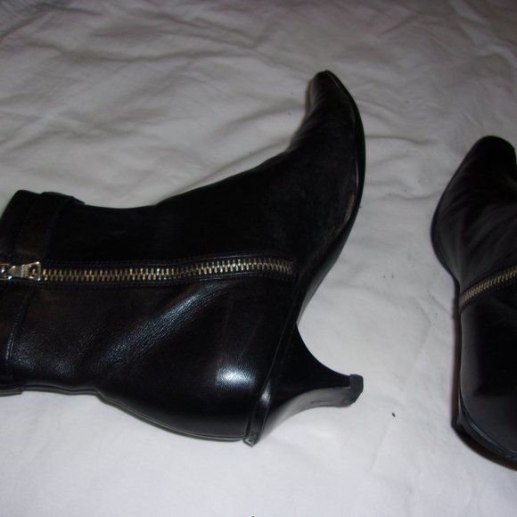 PRADA WOMEN'S BLACK LEATHER ANKLE BOOTS 36 B - Picture 6 of 6